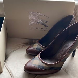 Burberry pumps